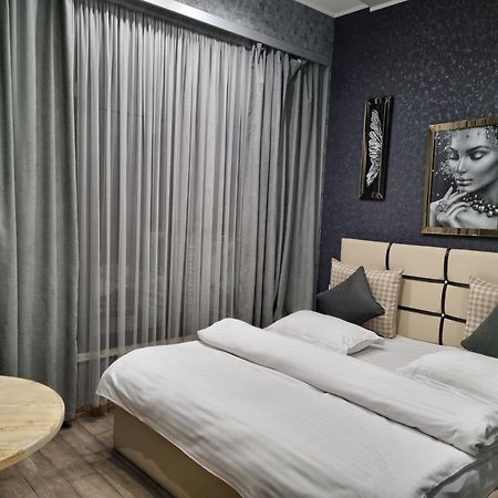 Day Inn Hotel Yerevan Bagian luar foto