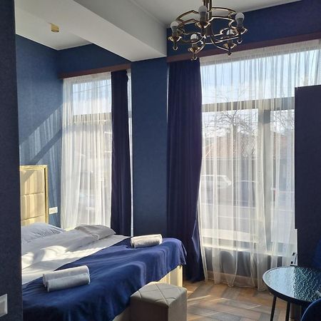 Day Inn Hotel Yerevan Bagian luar foto
