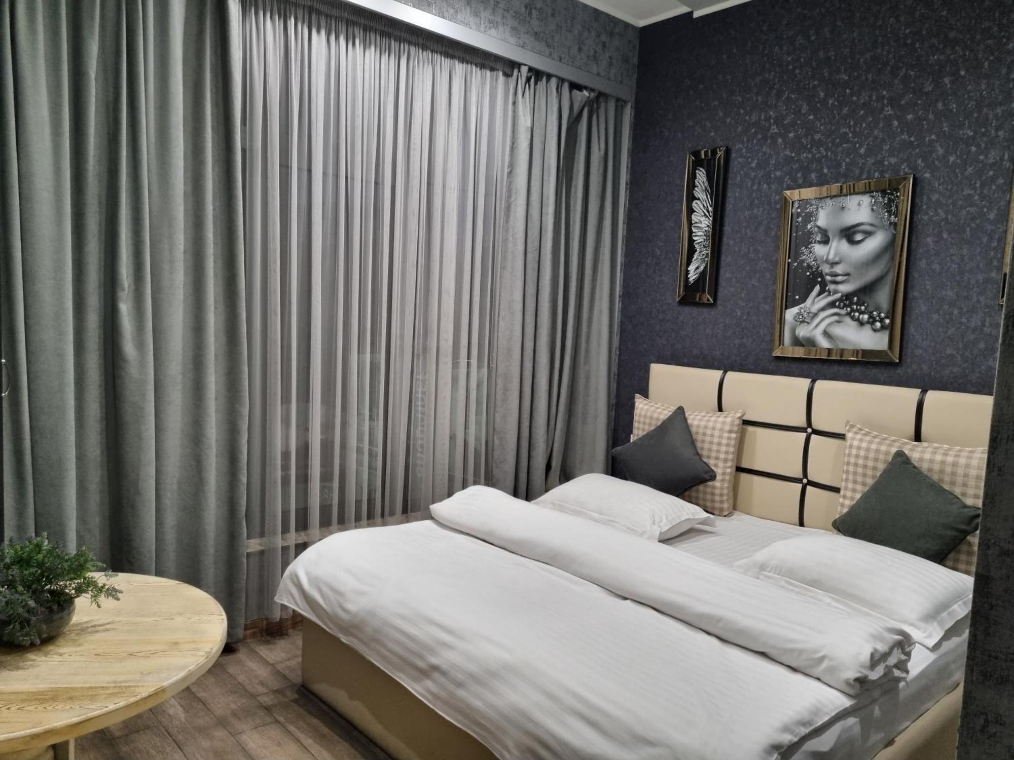 Day Inn Hotel Yerevan Bagian luar foto