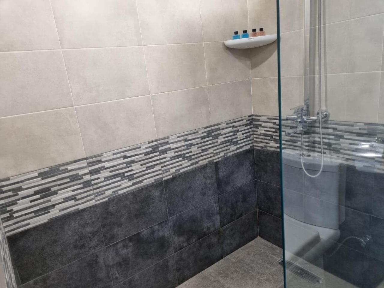 Day Inn Hotel Yerevan Bagian luar foto
