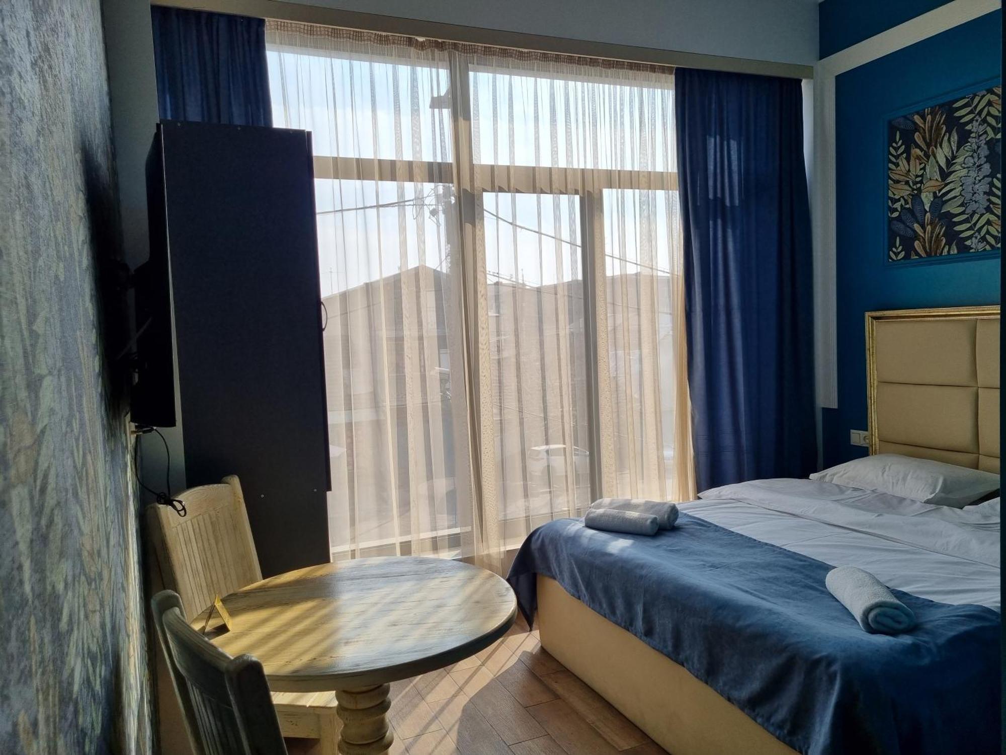 Day Inn Hotel Yerevan Bagian luar foto
