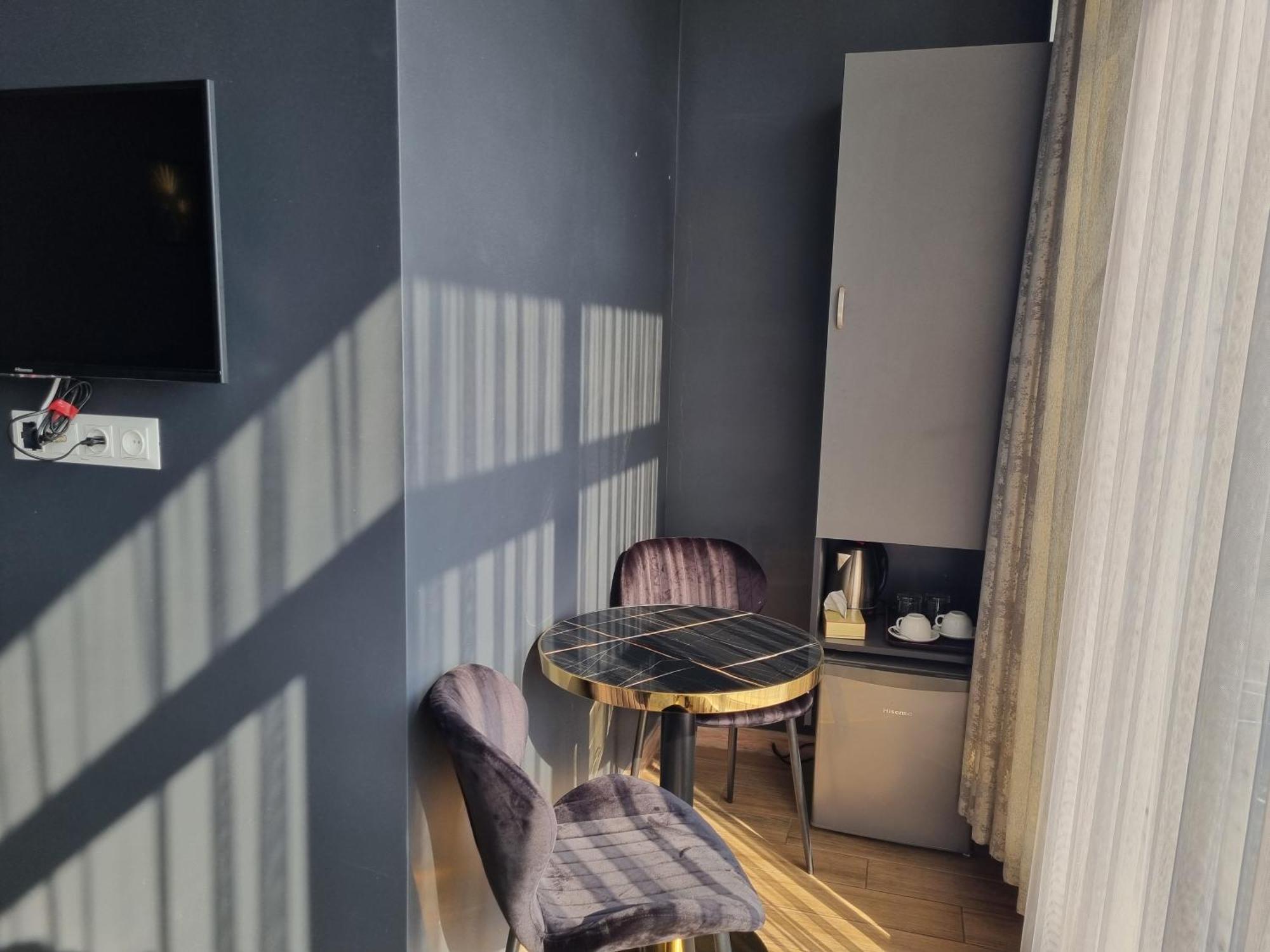 Day Inn Hotel Yerevan Bagian luar foto