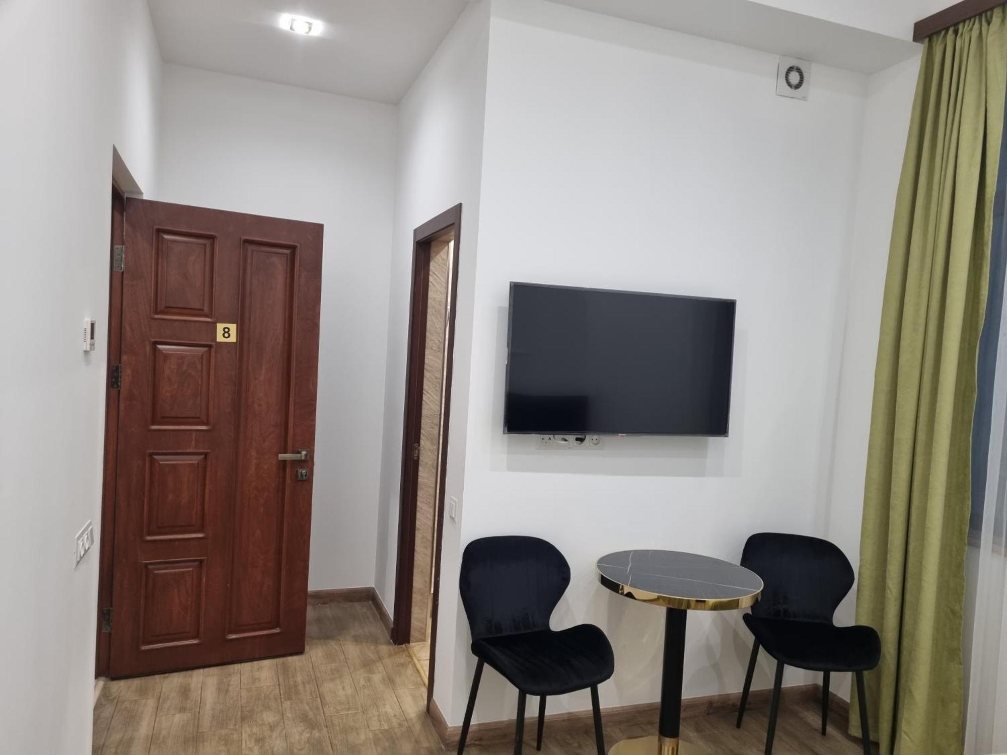 Day Inn Hotel Yerevan Bagian luar foto