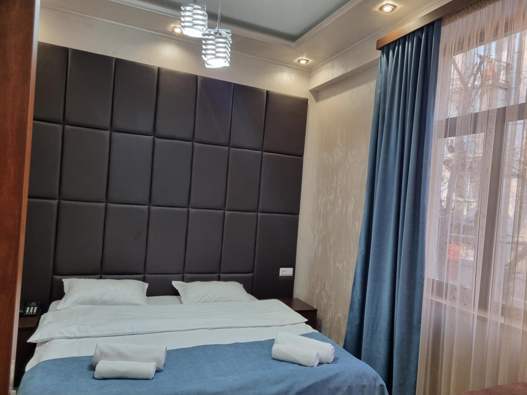 Day Inn Hotel Yerevan Bagian luar foto
