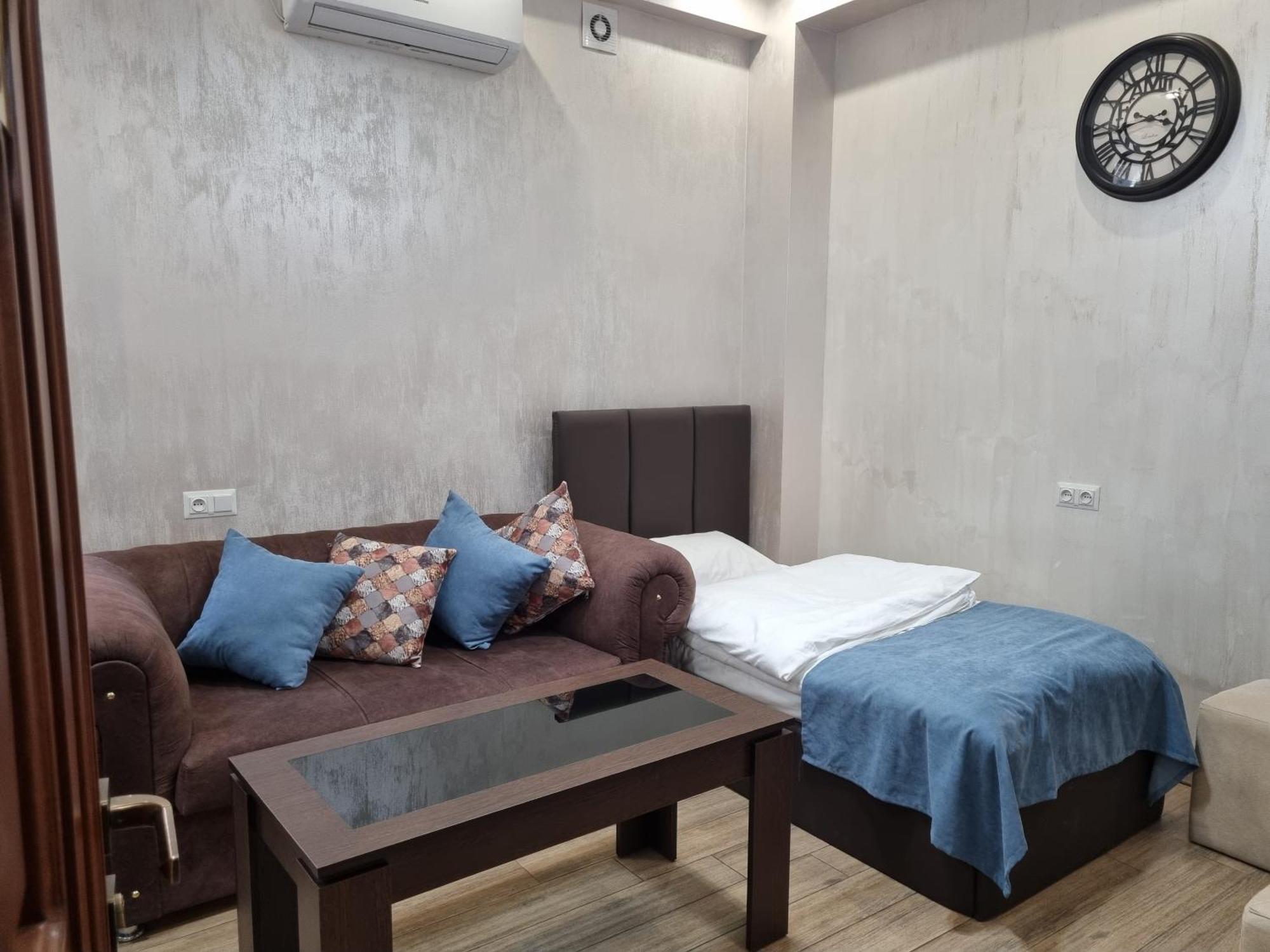 Day Inn Hotel Yerevan Bagian luar foto