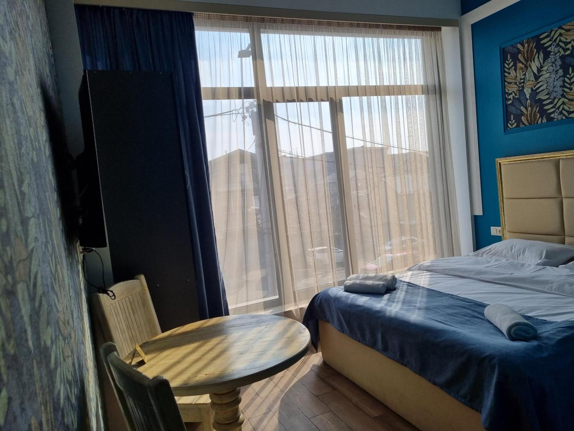 Day Inn Hotel Yerevan Bagian luar foto