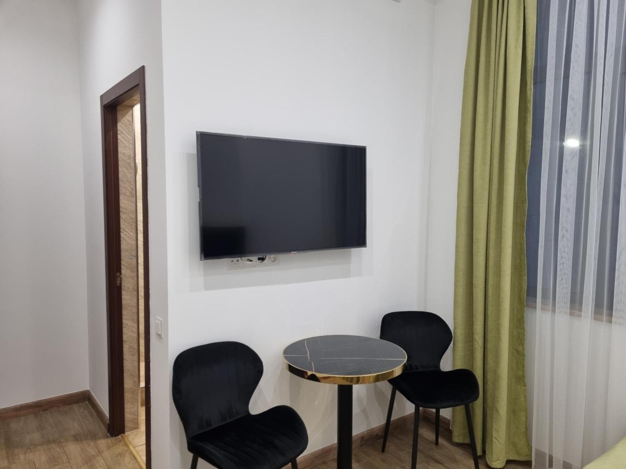 Day Inn Hotel Yerevan Bagian luar foto