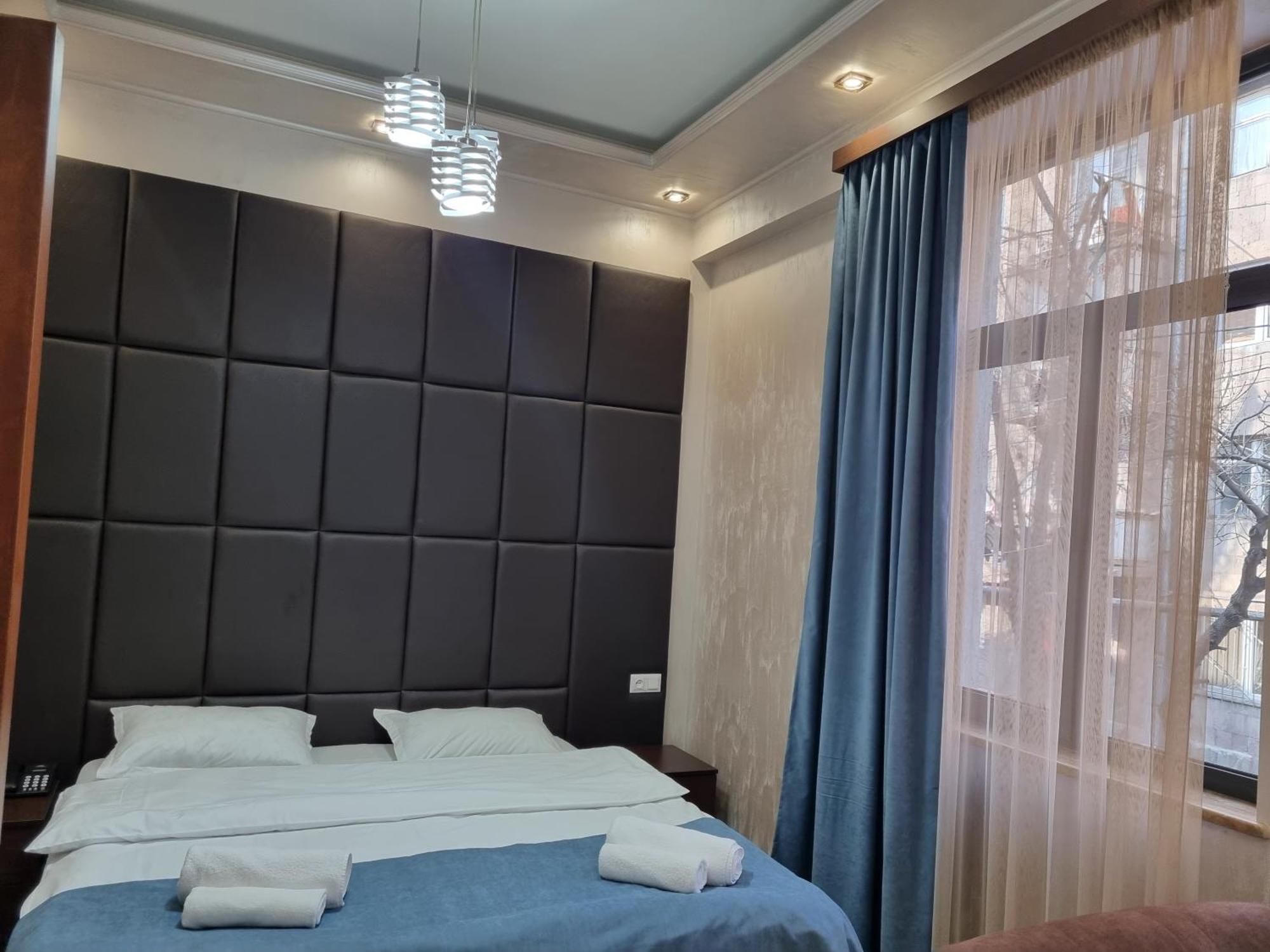 Day Inn Hotel Yerevan Bagian luar foto