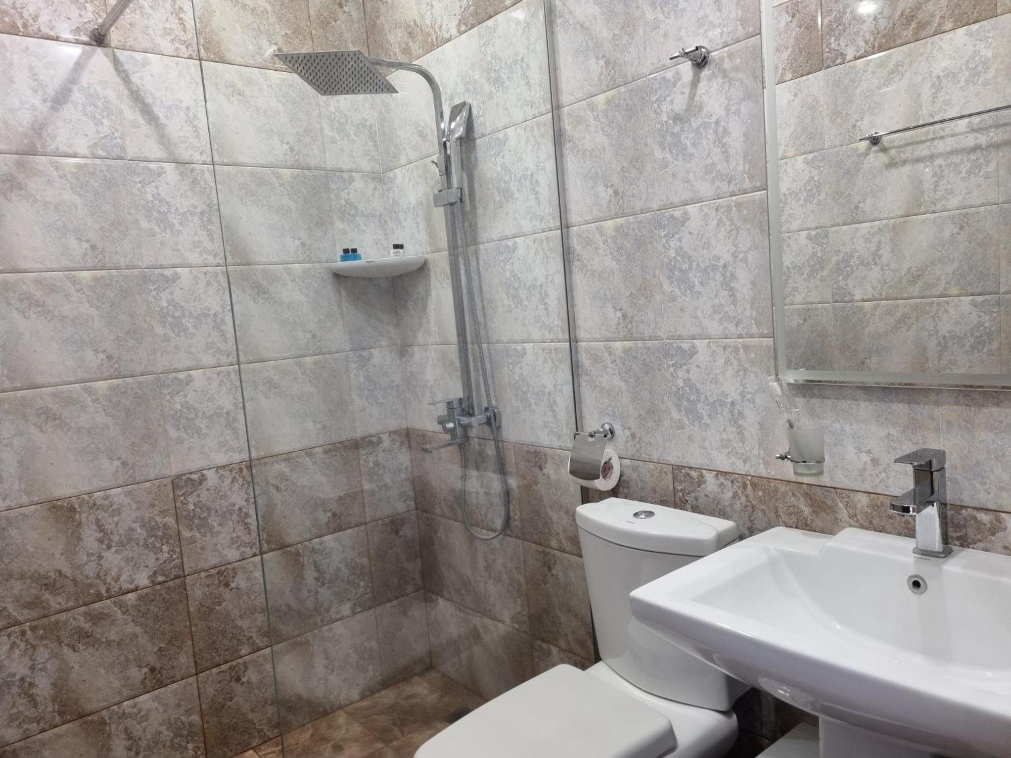 Day Inn Hotel Yerevan Bagian luar foto